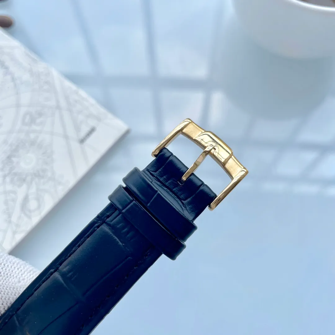 【Foreign Trade Import】💰1520! Patek Philippe (extremely noble and wise work) 🔥Type: Exquisite men's watch (more excellent) 🔥Strap: Genuine leather strap (more durable) for real men 🔥Movement: super top mechanical movement (more stable) Perpetual and permanent 🔥Material: mineral super strong mirror (more wear-resistant) Smart style, strong sense of thickness, special design, return with great reputation Size: diameter 43mm, thickness 13mm Smart launch! Welcome to reprint!